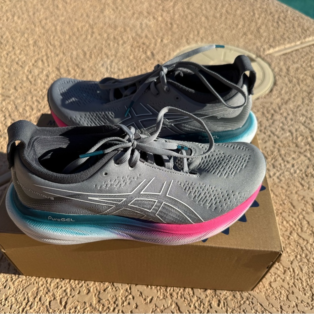 ASICS Gel-Nimbus Women Size 7 - Worn Once!
